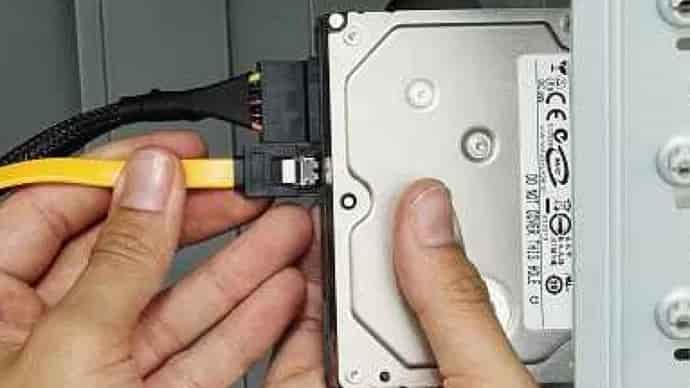 Remove the hard drive wire from the socket. To connect the computer and hard drive, plug in a separate cable.